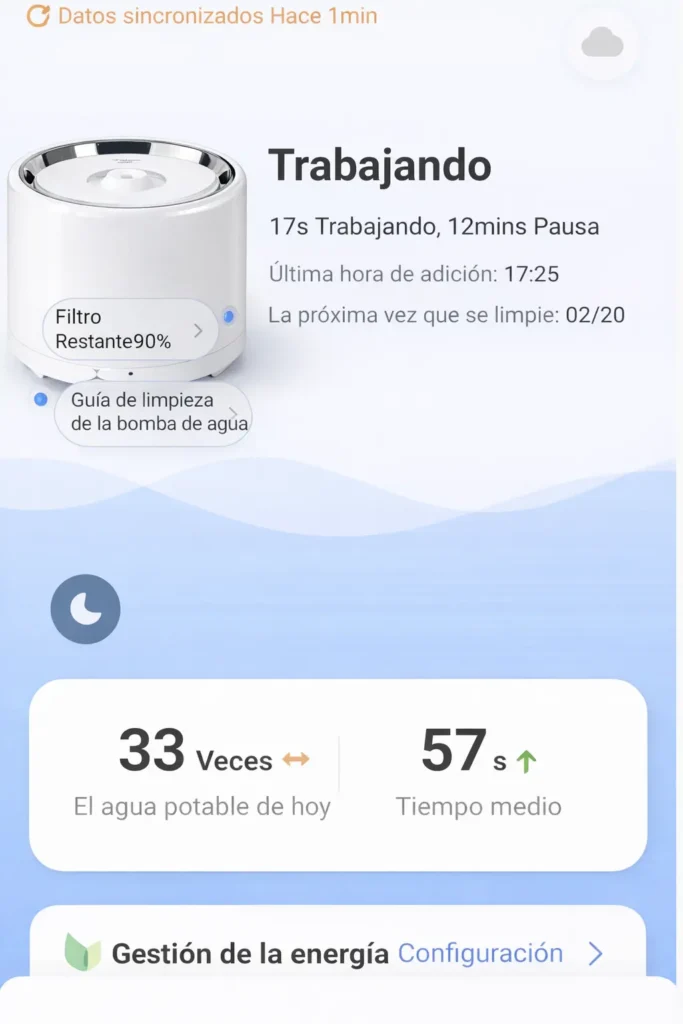 App de la fuente automática para gatos PETKIT Eversweet mostrando nivel de agua y estado del filtro