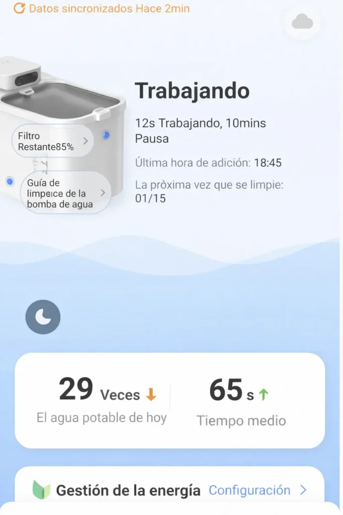 App de fuente inteligente para gatos mostrando estadísticas de consumo de agua y estado del filtro en tiempo real